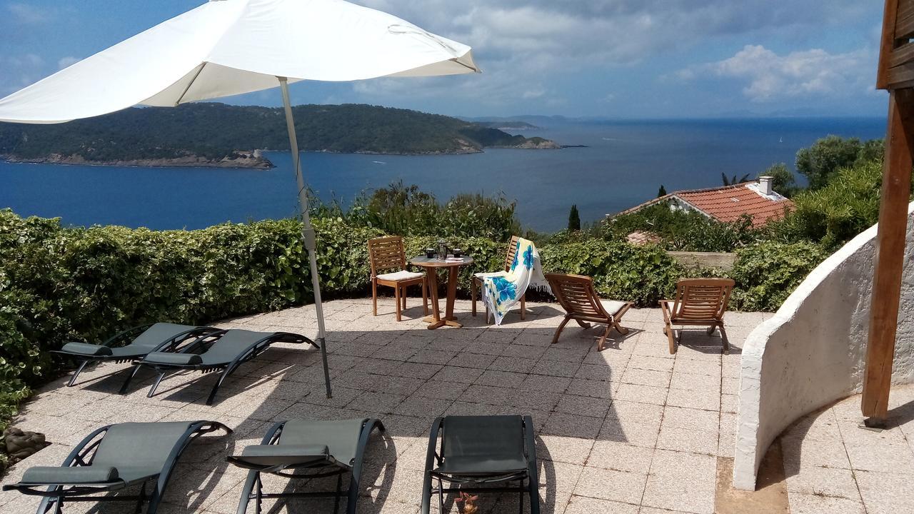La Coccinelle Aparthotel Ile du Levant Exterior photo